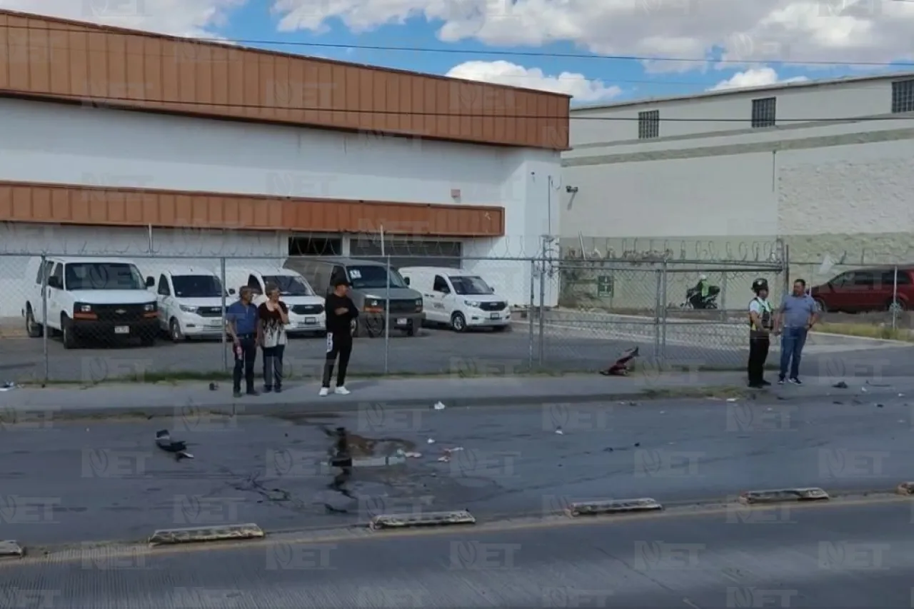 Choque deja una mujer lesionada en el eje vial Juan Gabriel