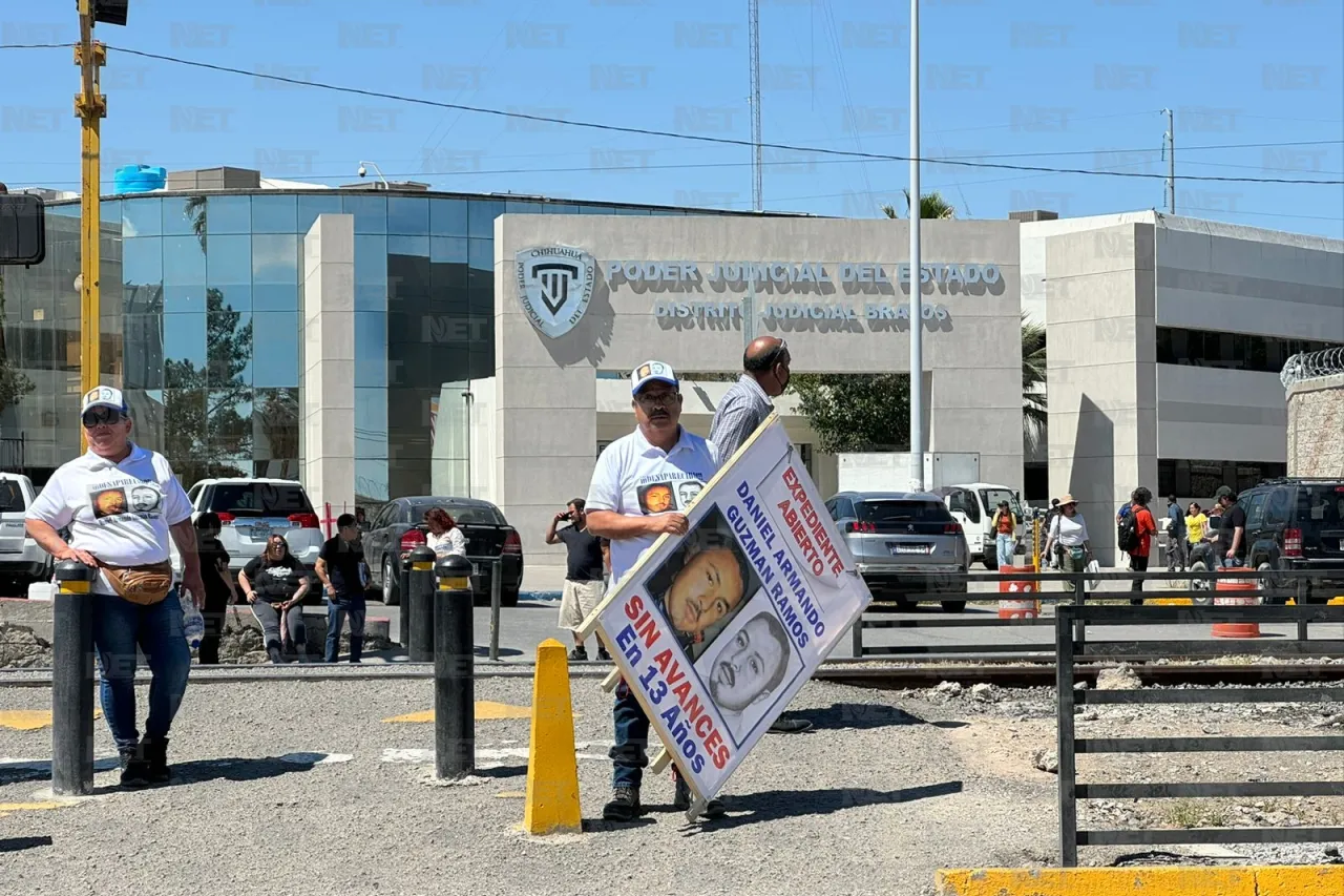 Madres de personas desaparecidas 'clausuran' la FGE en Juárez