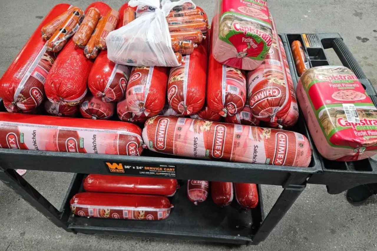 Bye, ahogaperros: Incautan en puente más de 136 kg de productos de cerdo