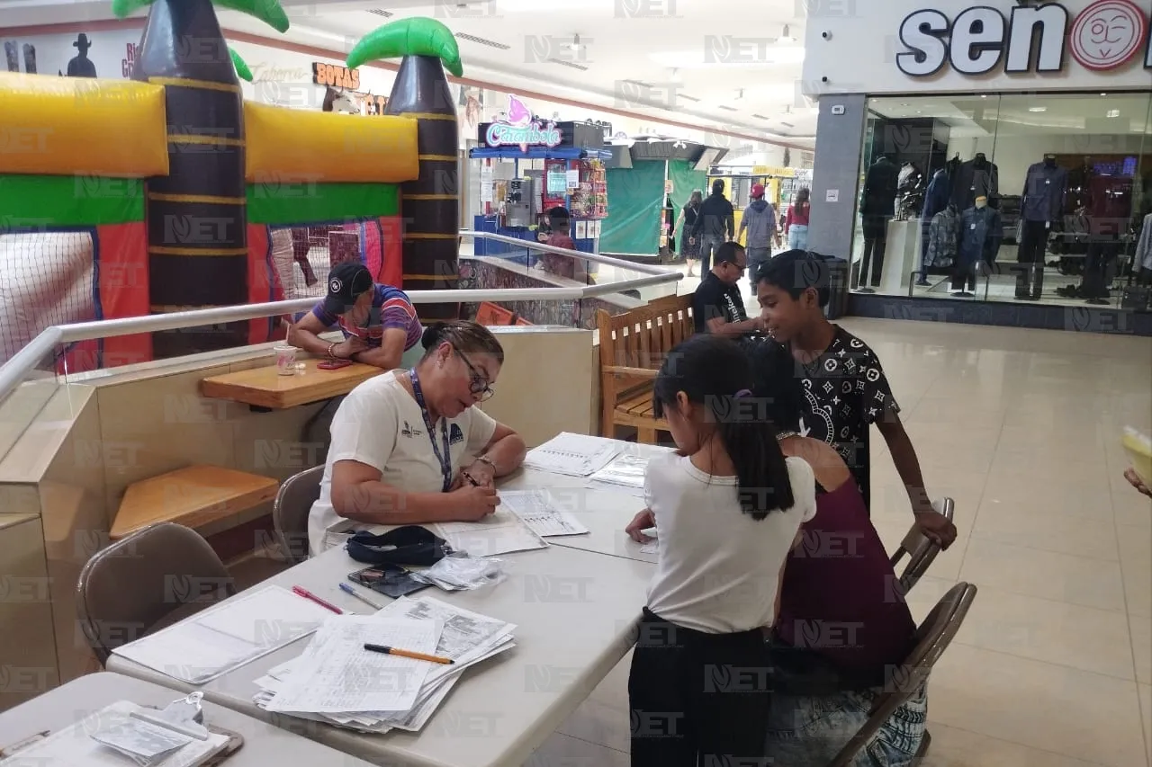 Continúan módulos de vacunación en centros comerciales
