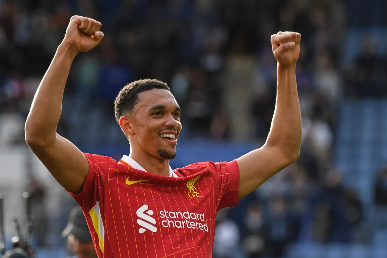 Slot pide a hinchas de Liverpool no abuchear a Alexander-Arnold