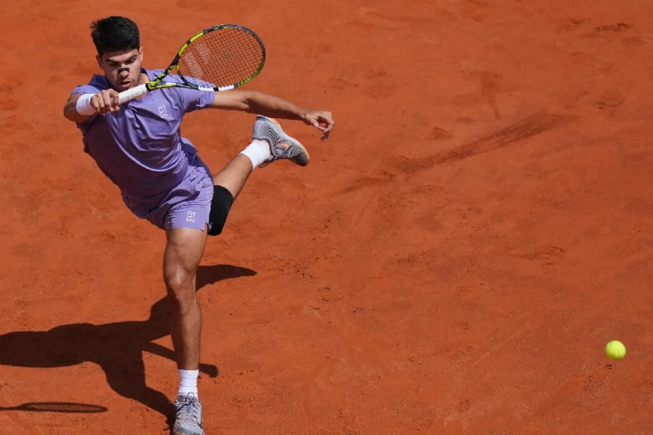 Alcaraz se lleva a Dusan Lajovic en sets corridos para arrancar en Roma