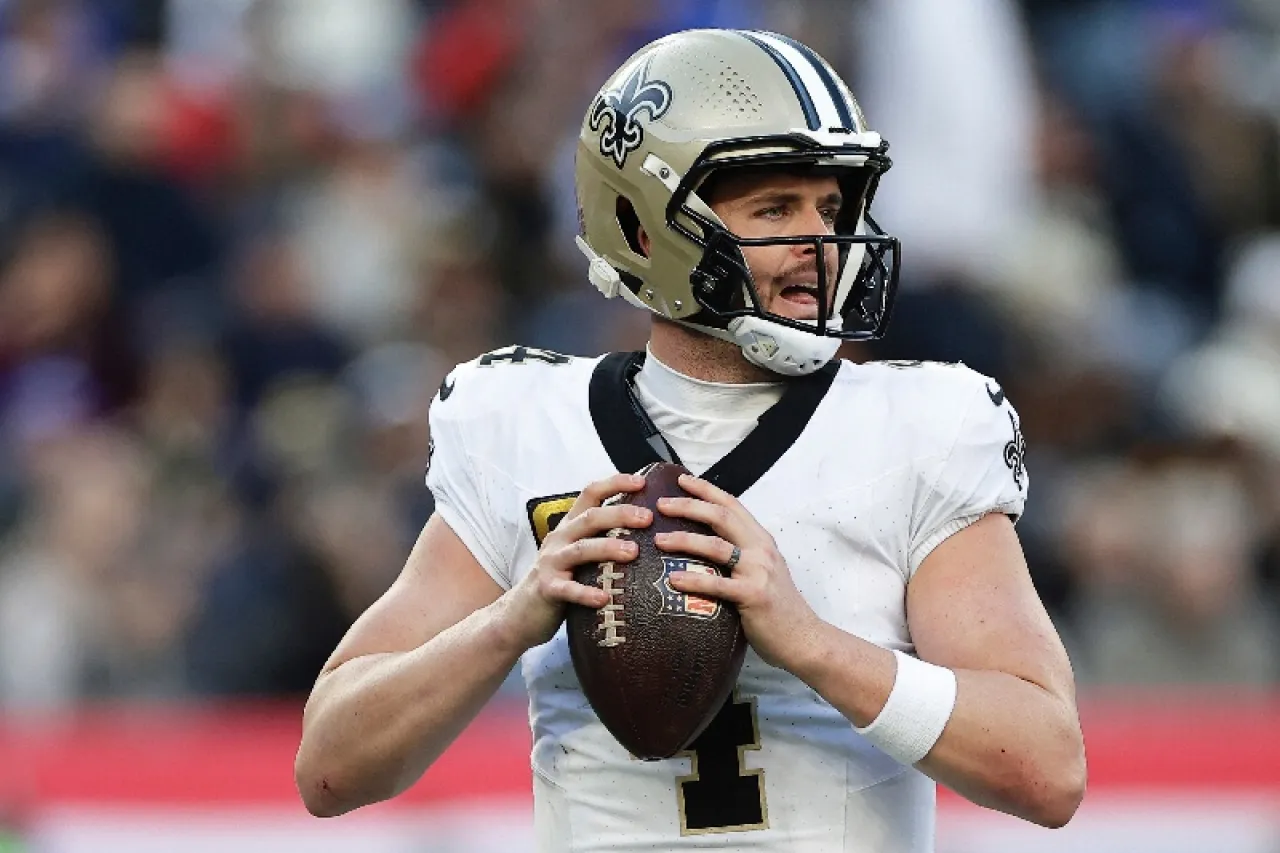 Derek Carr anuncia su retiro de la NFL