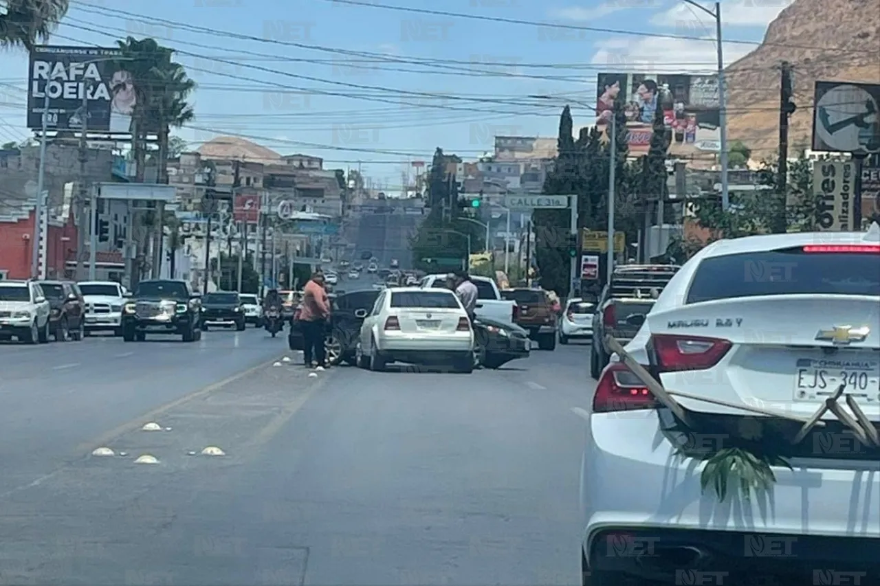 Choque provoca congestión vial en la ciudad de Chihuahua