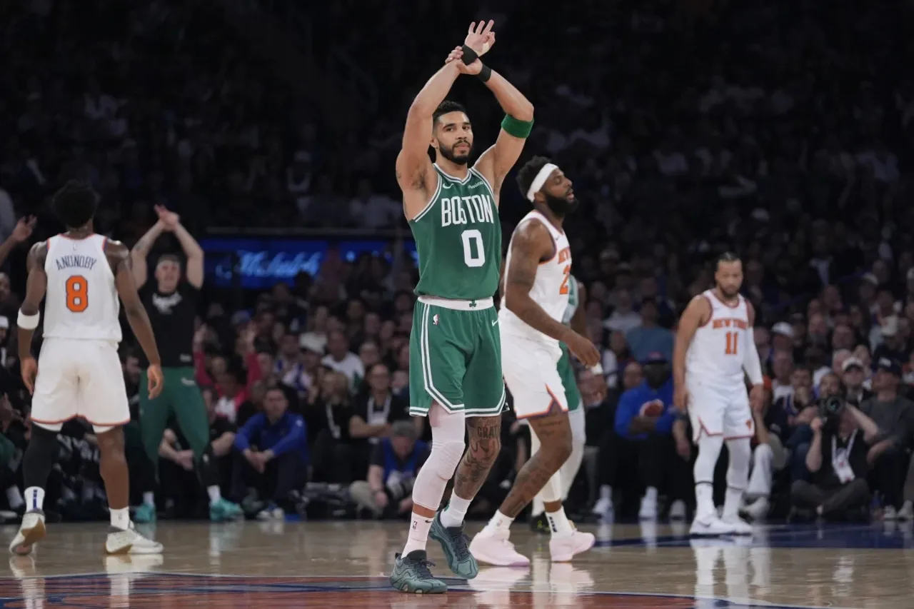Celtics aplastan a Knicks y reducen ventaja de Nueva York a 2-1 en semifinales