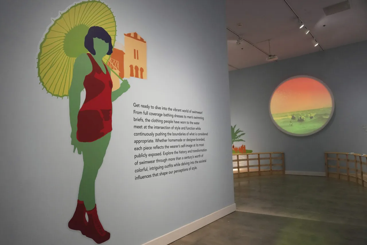 Inaugura museo exposición que revisa un siglo de trajes de baño