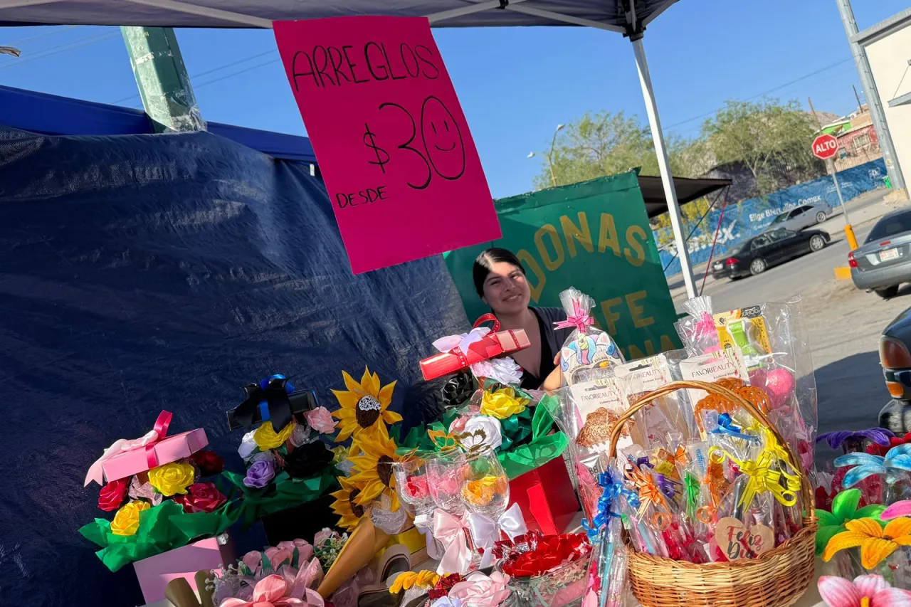 Celebran el Día de las Madres con desayunos y flores en Juárez