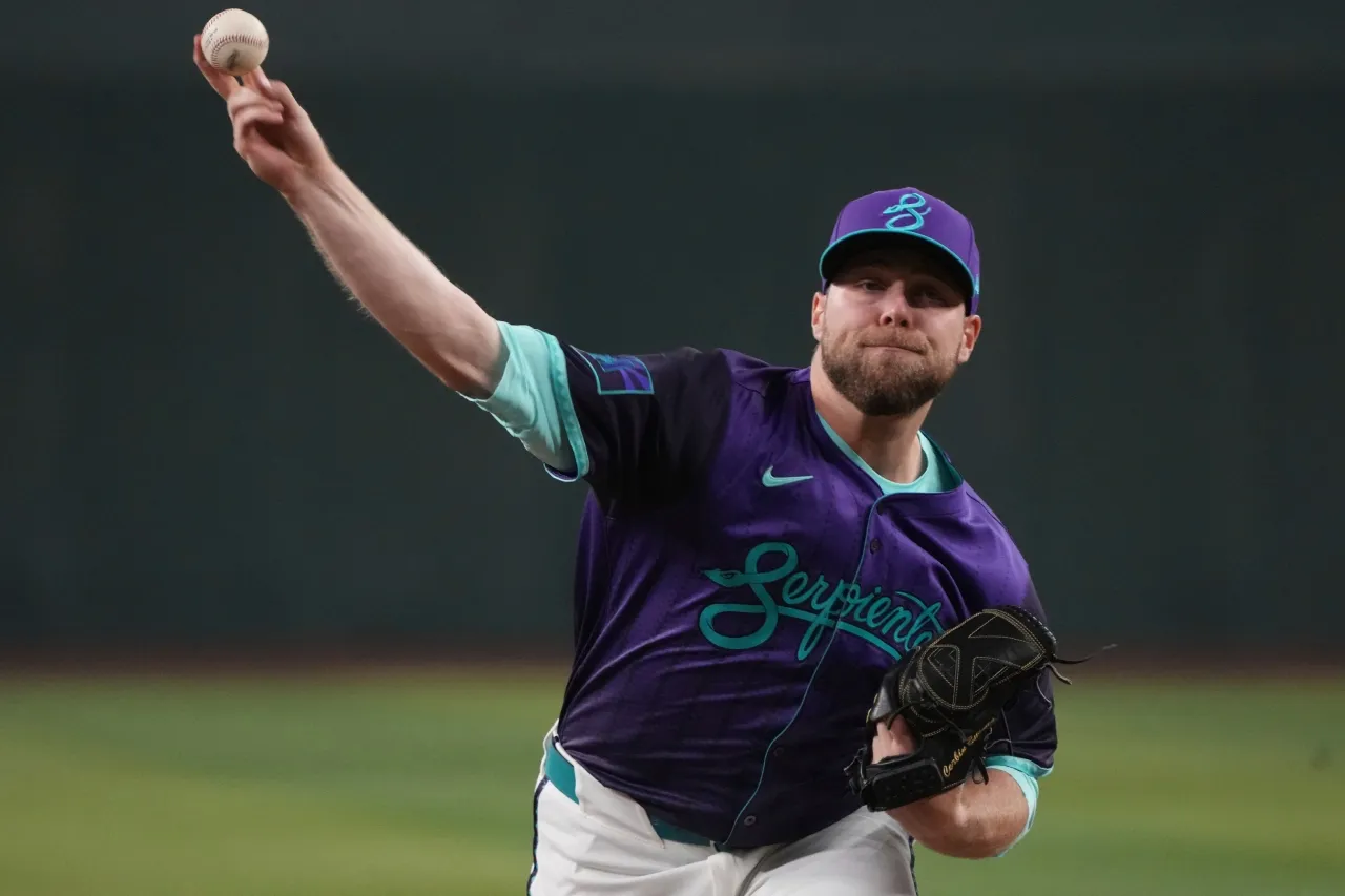 Burnes lanza siete entradas y lidera a Diamondbacks sobre Dodgers