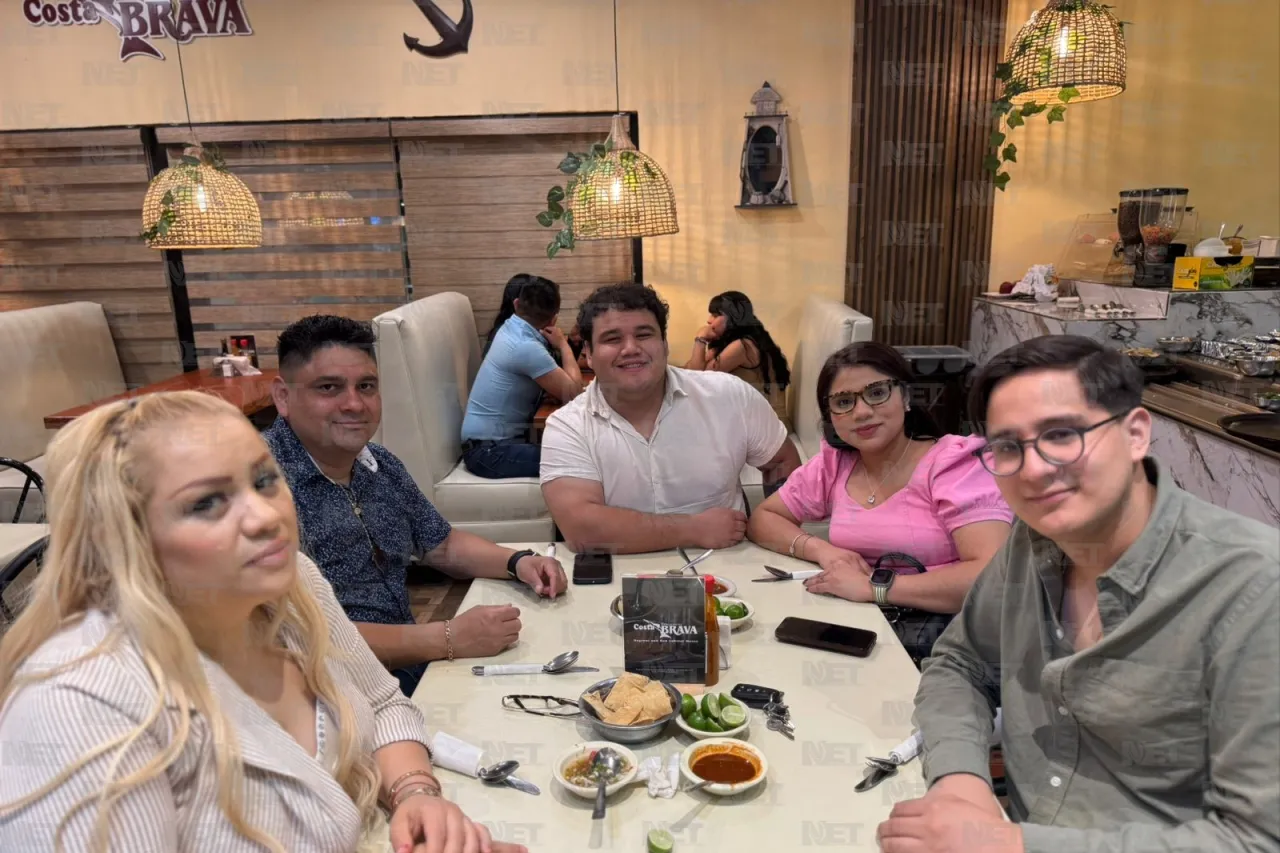 Llevan a mamás juarenses a cenar