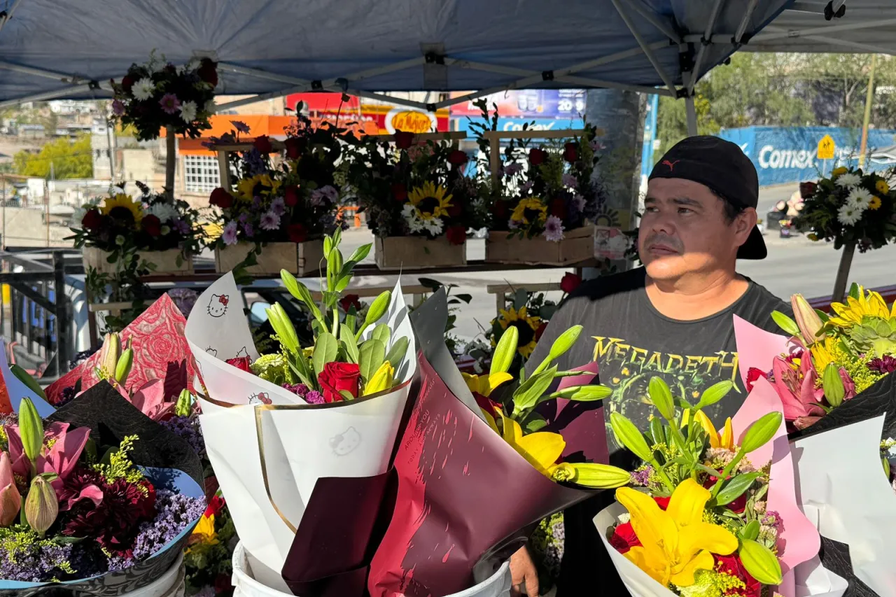Celebran el Día de las Madres con desayunos y flores en Juárez