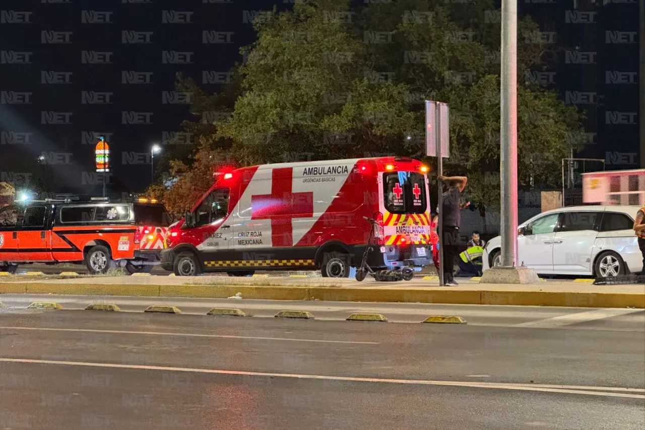 Conductor resulta lesionado tras chocar contra banqueta en la Tecnológico