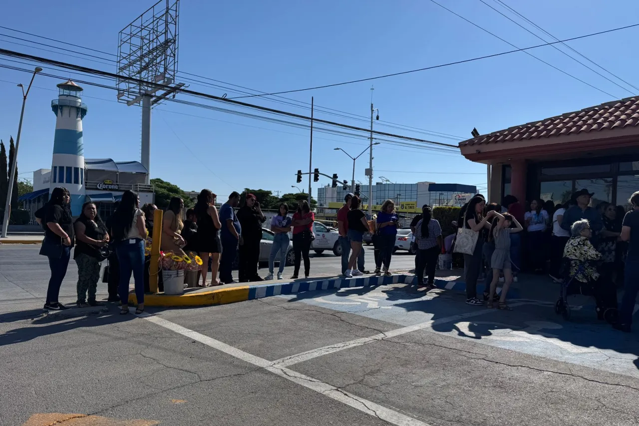 Celebran el Día de las Madres con desayunos y flores en Juárez