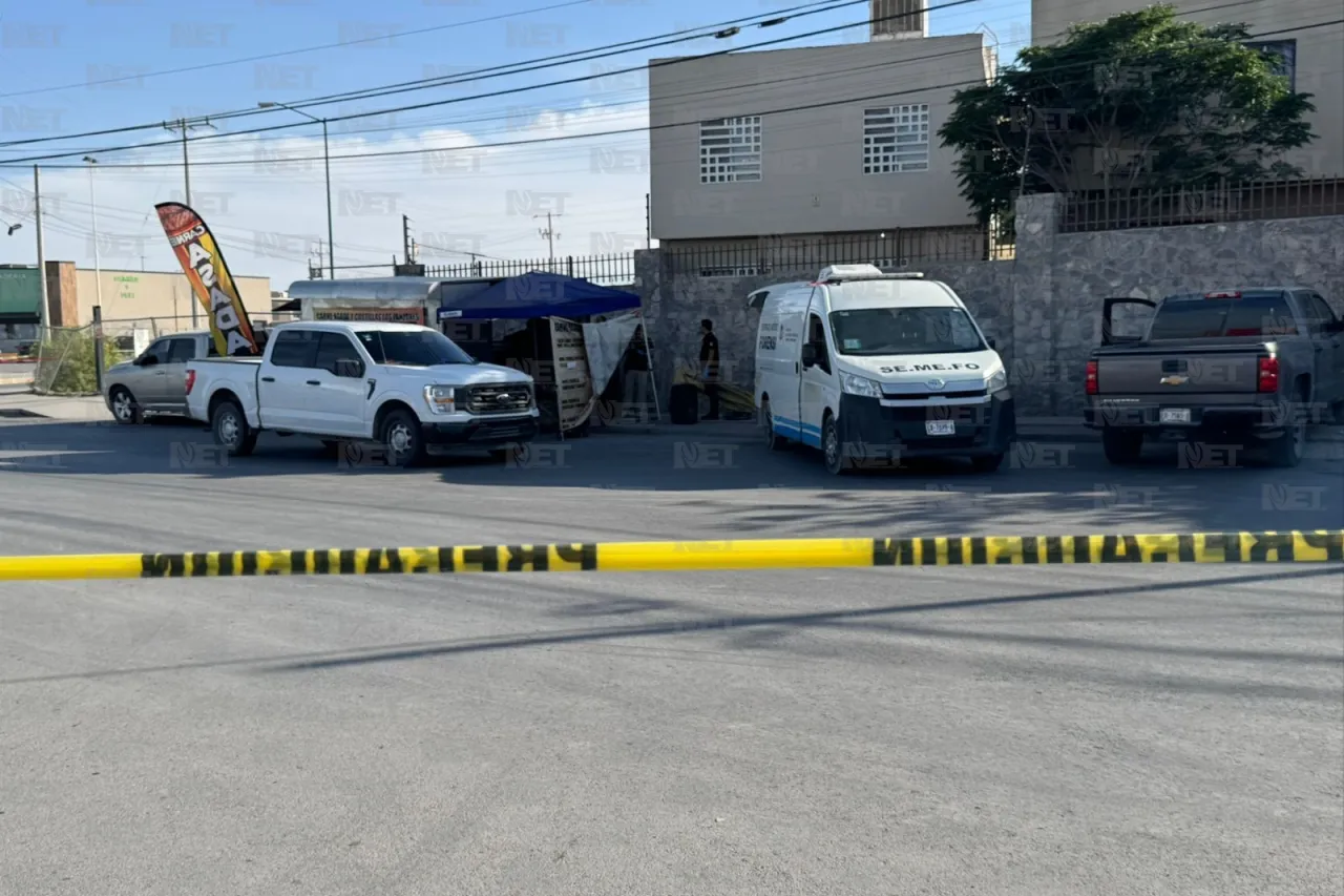 Ultiman a hombre en puesto de comida