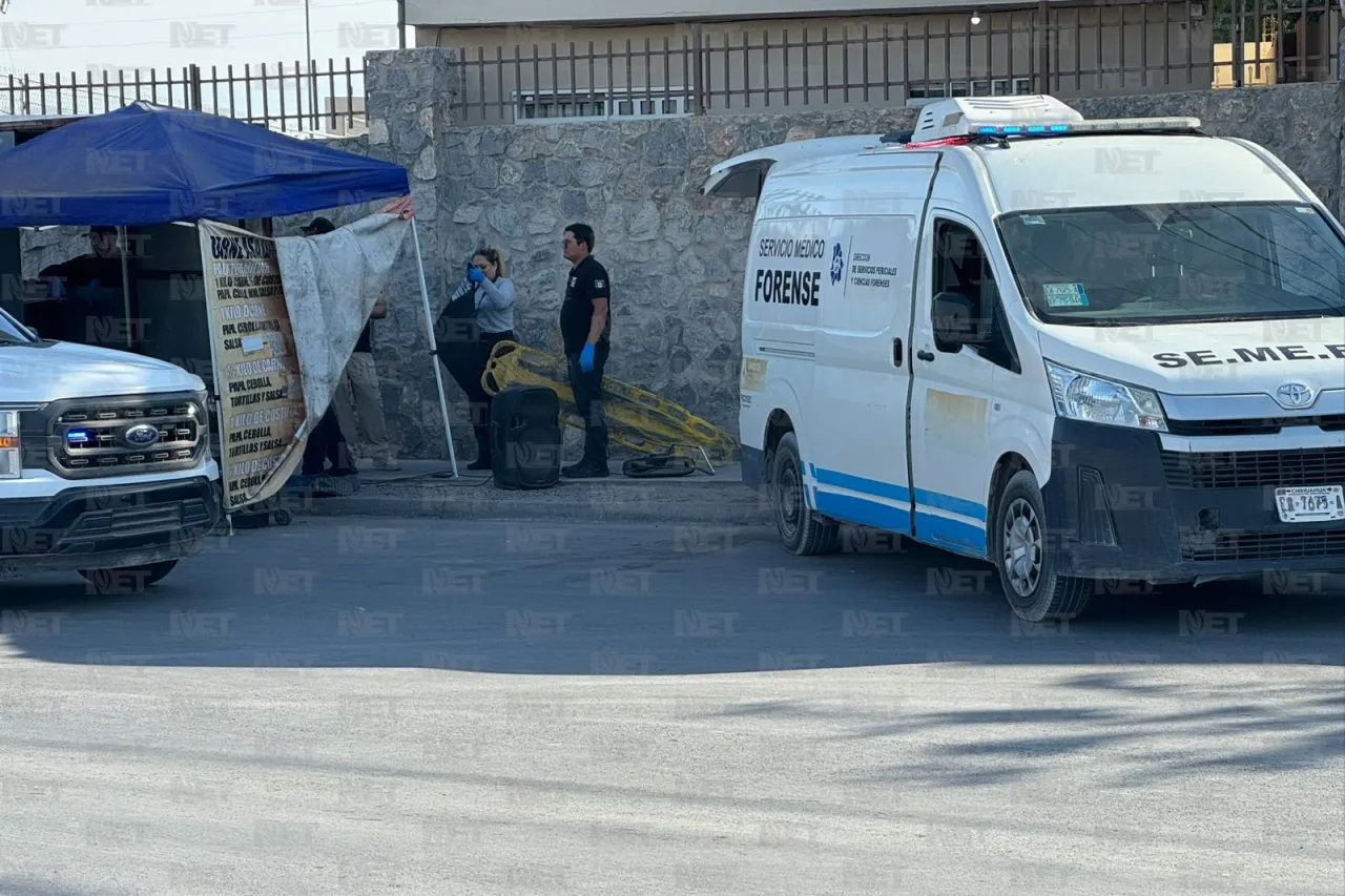 Ultiman a hombre en puesto de comida