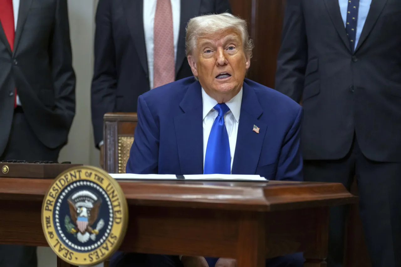Plan de Trump de aceptar avión presidencial plantea preocupaciones éticas