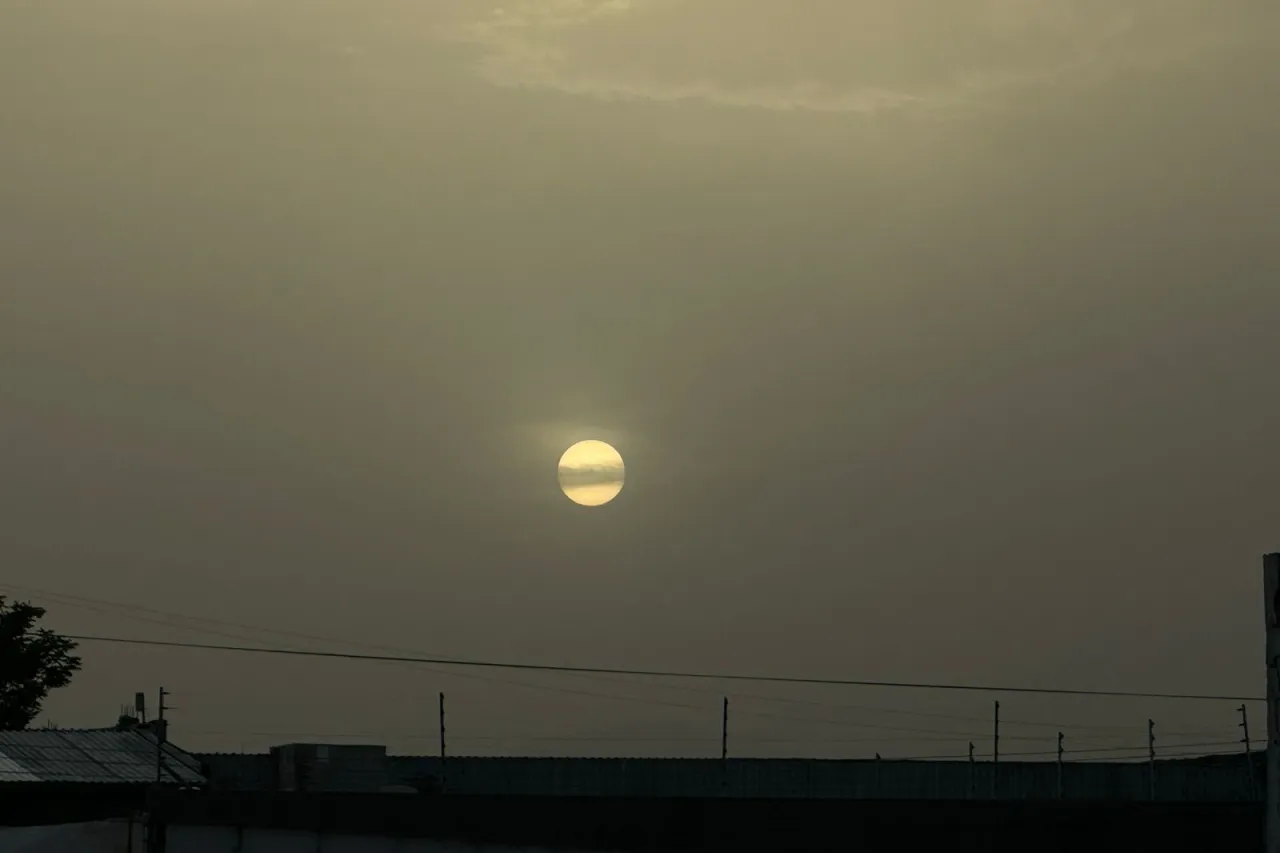 Juárez se tiñe gris por tolvaneras