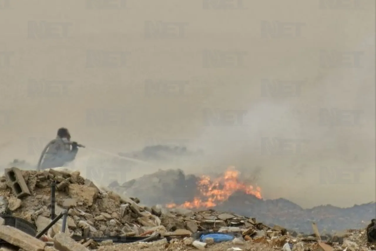 Arde basura y material reciclado en los Kilómetros