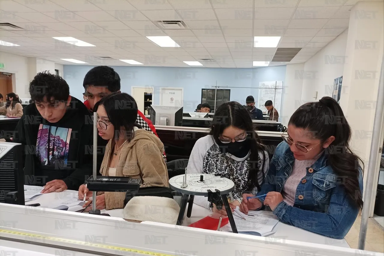 ¿Estudias la Uni? Entregarán tarjetas de beca federal