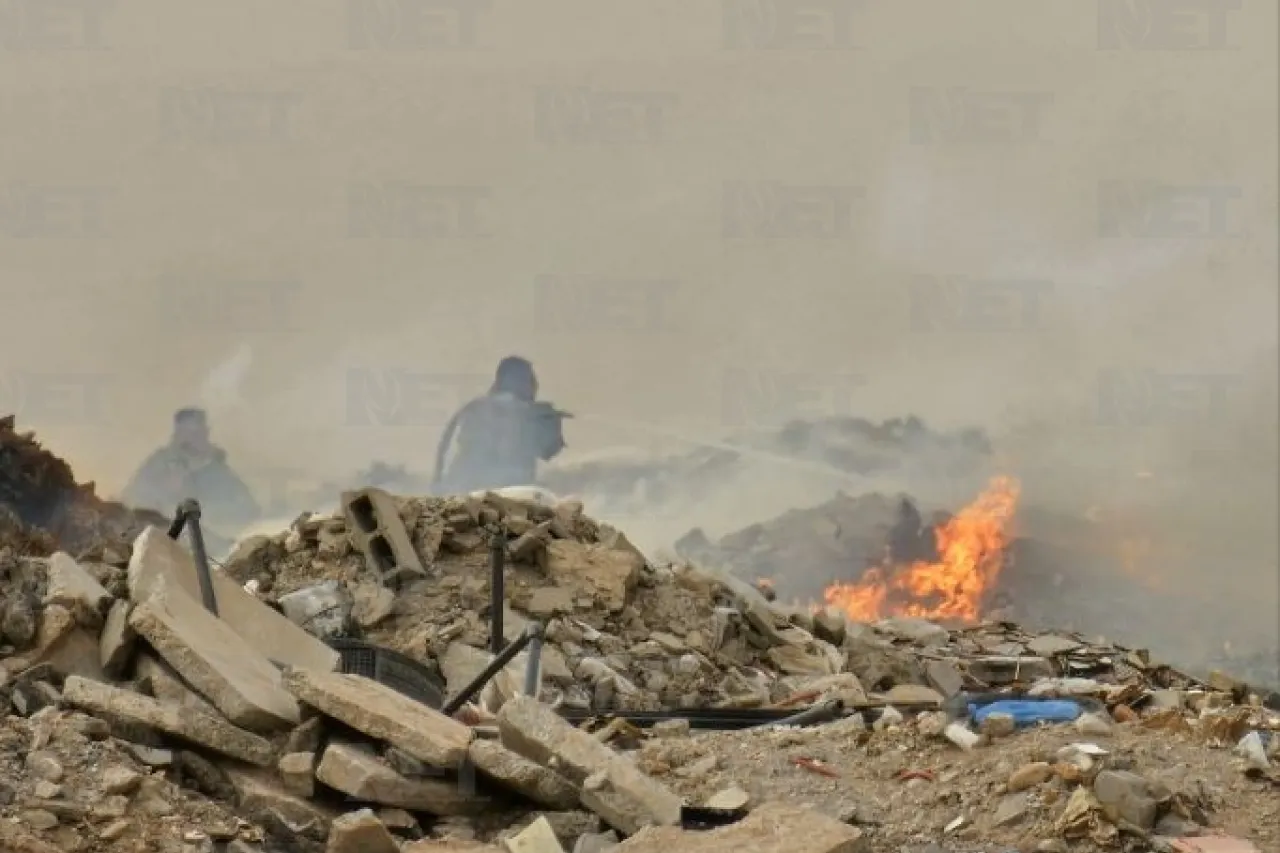 Arde basura y material reciclado en los Kilómetros
