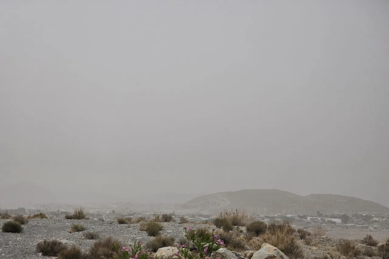 Juárez se tiñe gris por tolvaneras