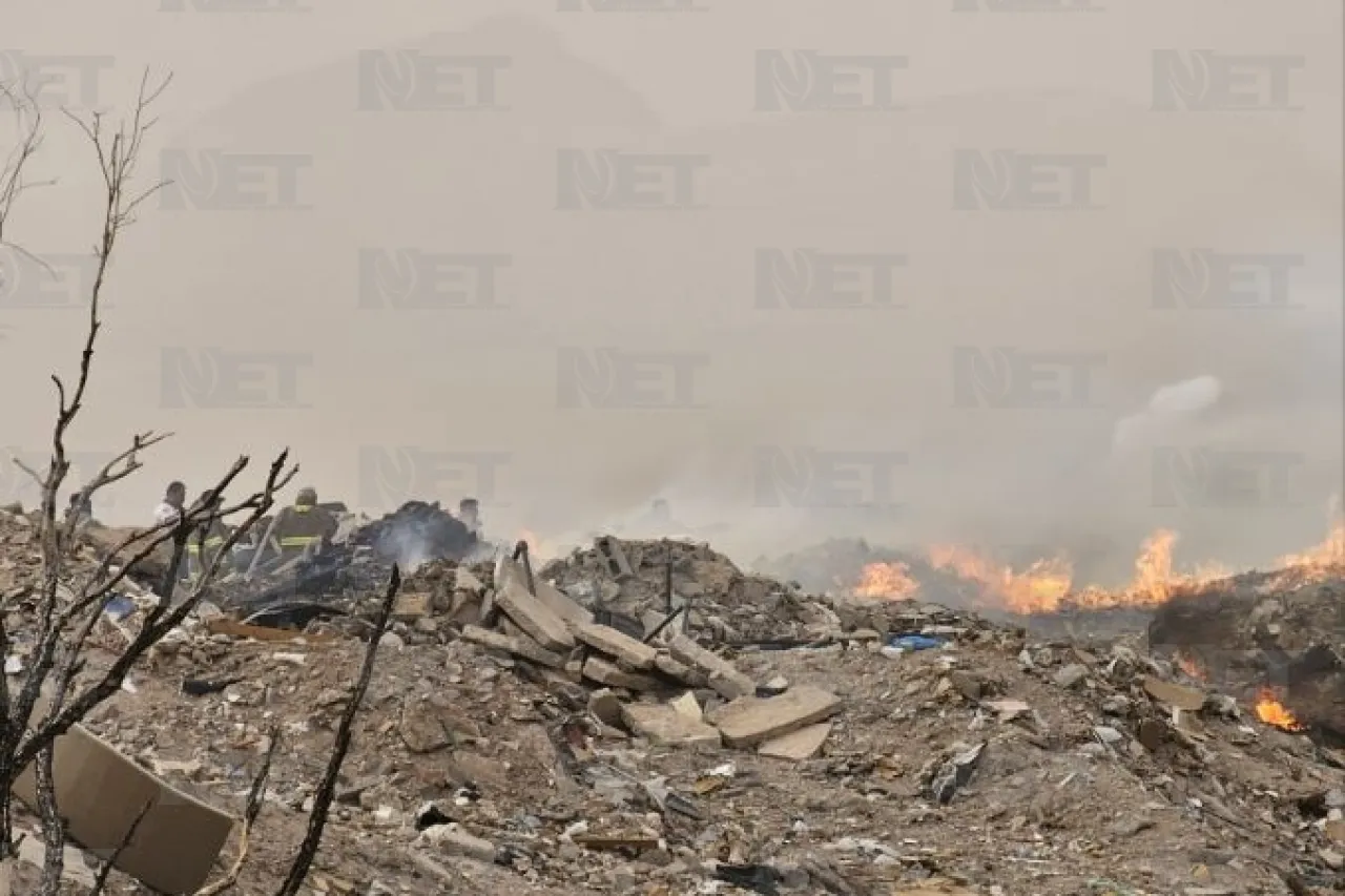Arde basura y material reciclado en los Kilómetros
