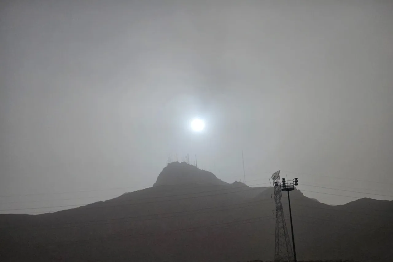 Juárez se tiñe gris por tolvaneras