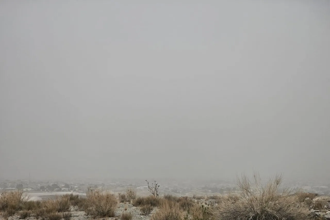 Juárez se tiñe gris por tolvaneras