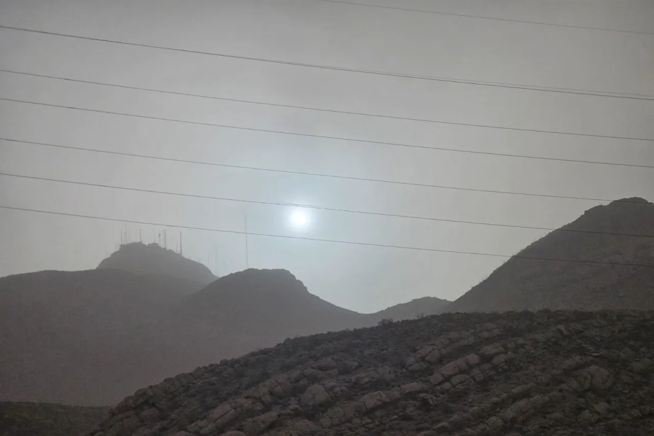 Juárez se tiñe gris por tolvaneras