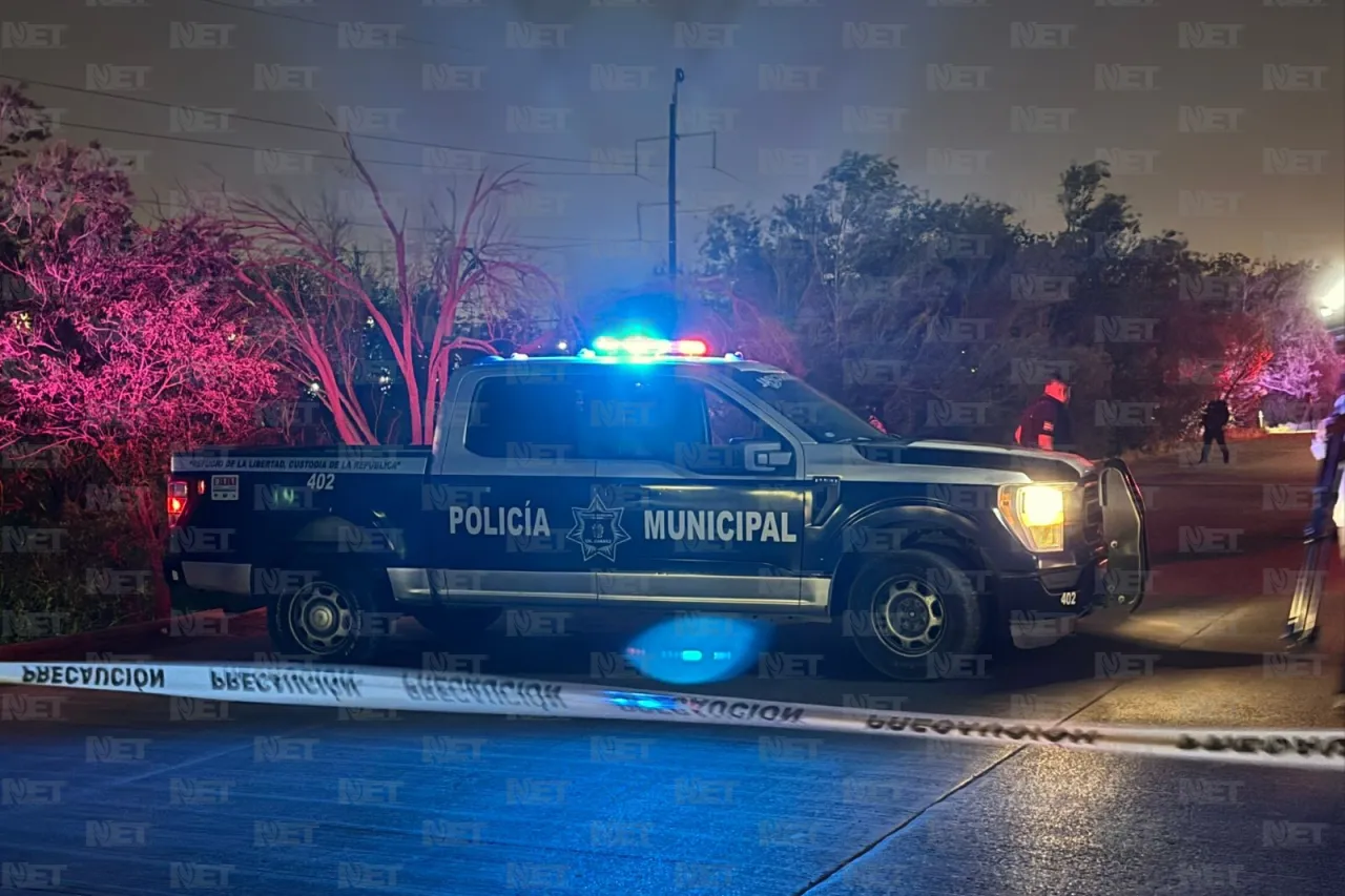 Encuentran cadáver 'encobijado' en canal de aguas negras