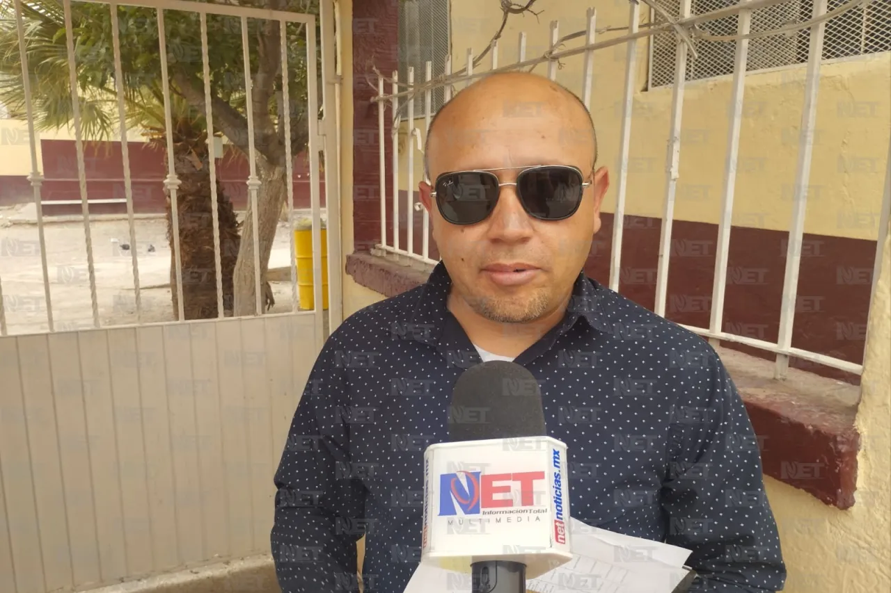 Se manifiestan padres de familia y alumnos de Primaria Fernando Montes de Oca