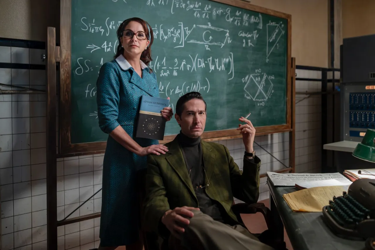 Un viaje al futuro: Lanza Neflix tráiler de su nueva cinta 'Nuestros Tiempos'