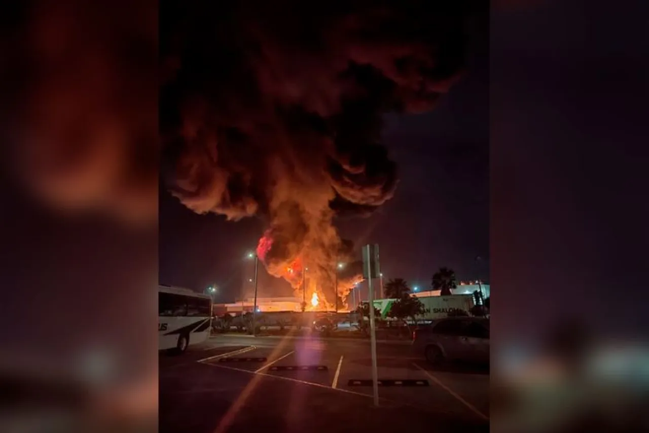 Incendio en empresa de Ciénega de Flores NL moviliza a cuerpos de emergencia