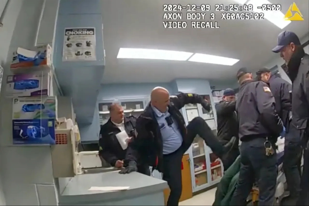 Guardia de prisión de NY admite haber limpiado sangre de recluso asesinado