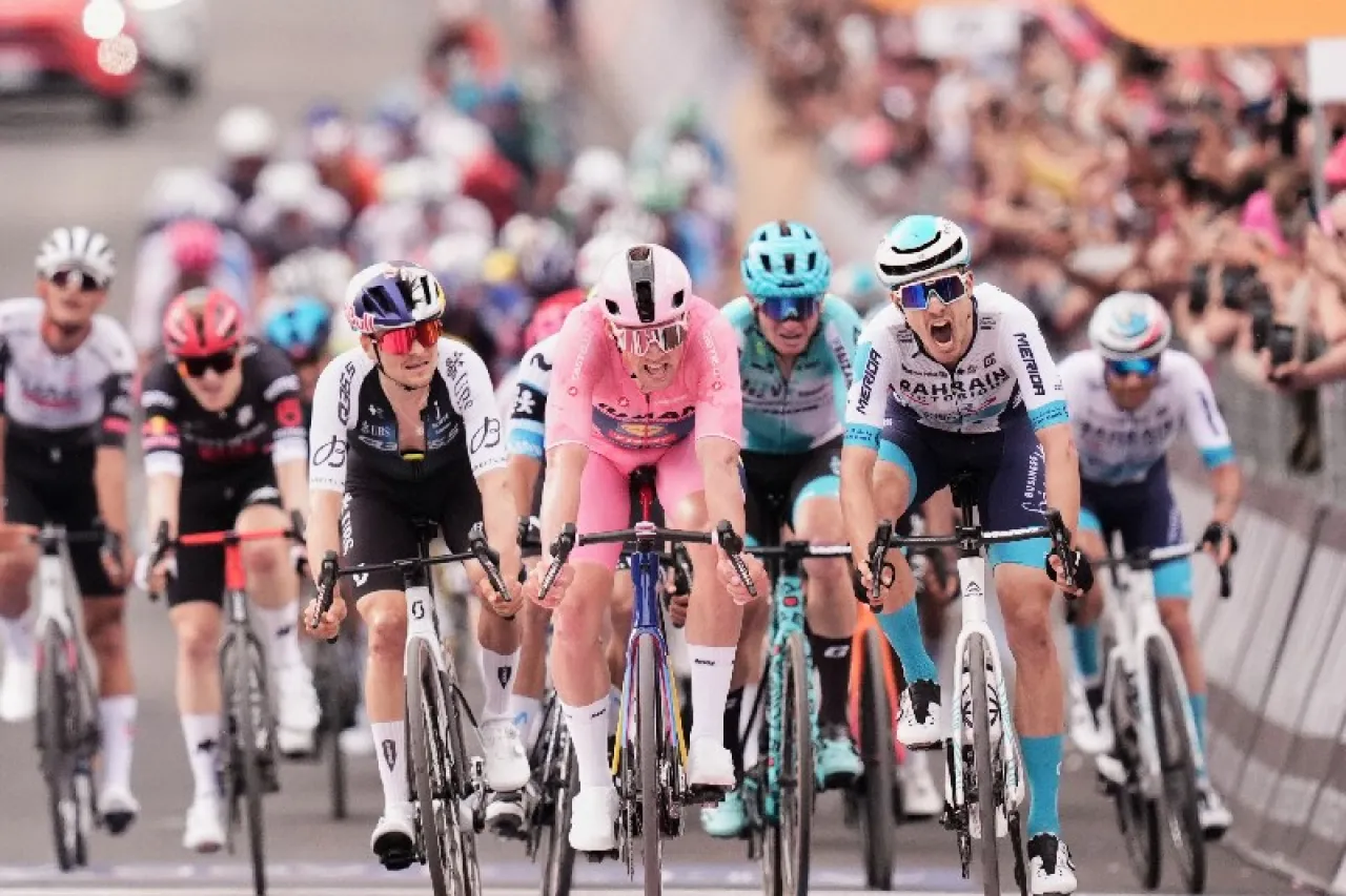 Giro D'Italia: Mads Pedersen vuelve a ganar y cimenta liderato general