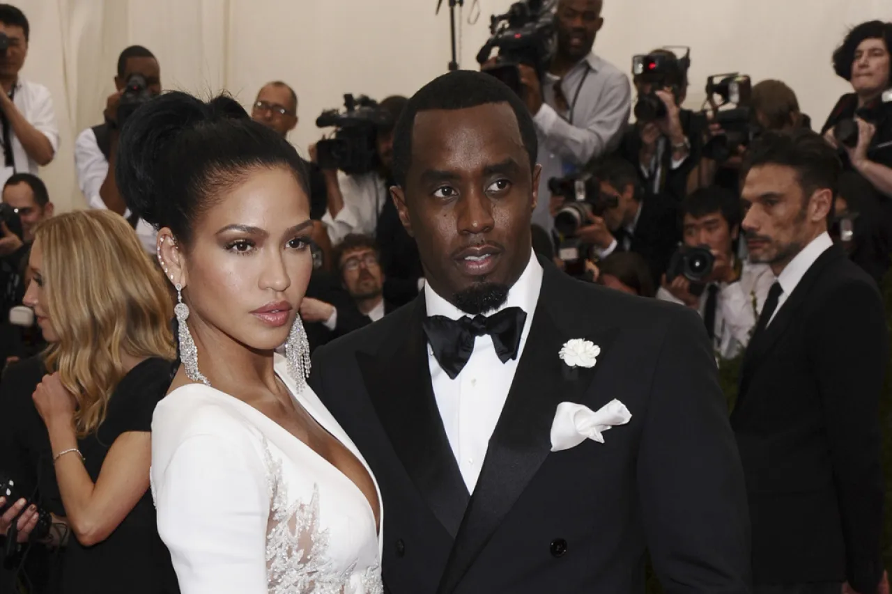 Ex de Diddy Combs dice que la infidelidad del cantante fue dolorosa