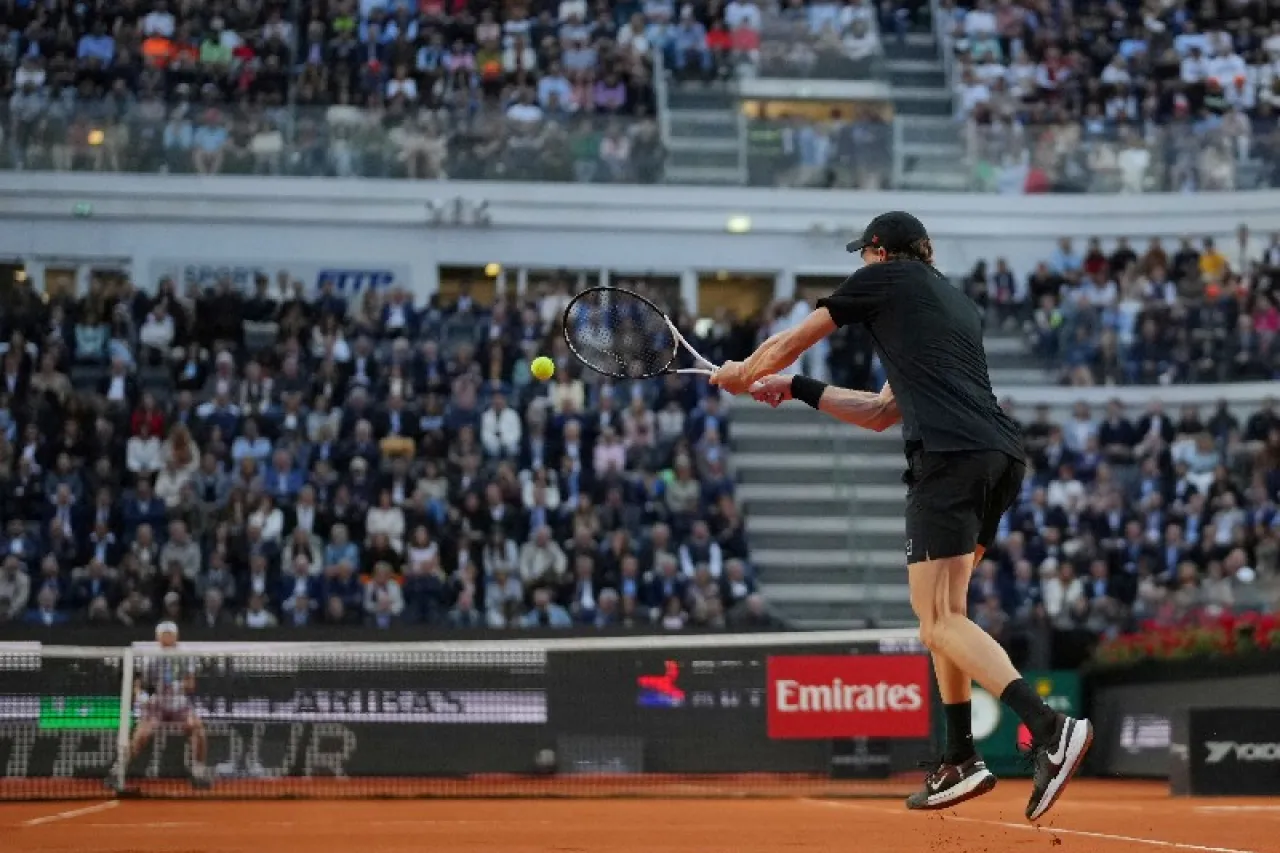 Sinner aplasta a Rudd y alcanza semifinales del Abierto de Italia