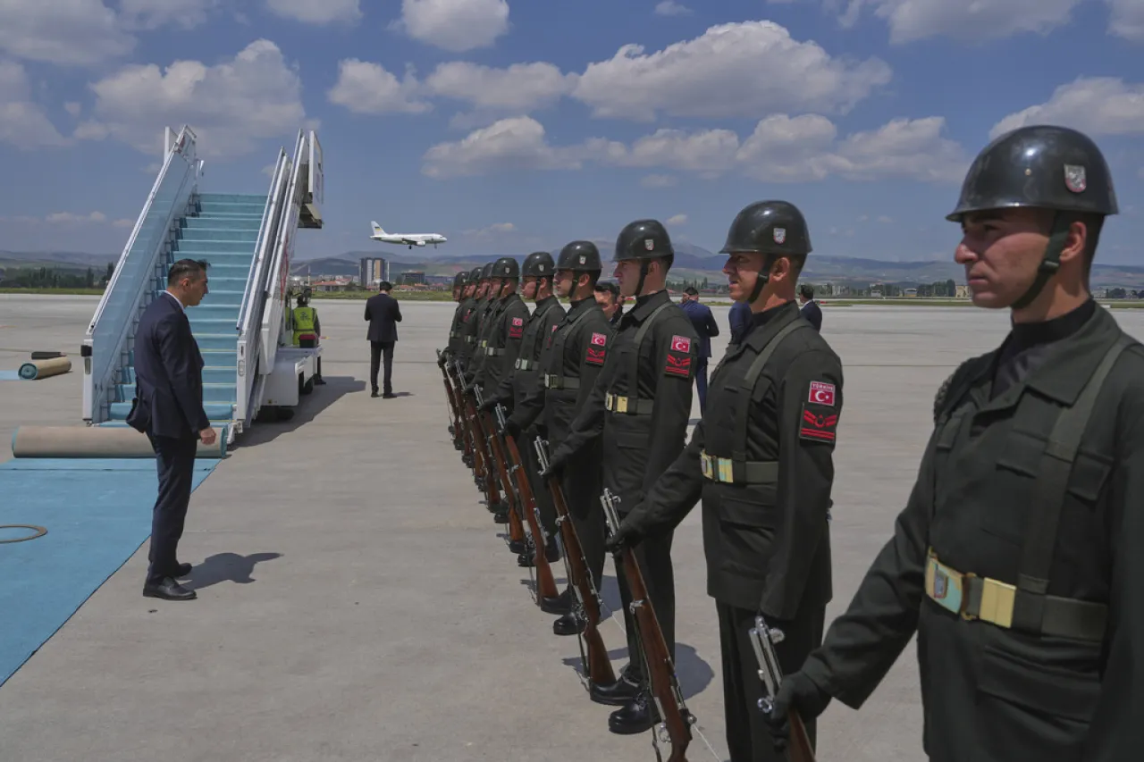 Zelenskyy llega a Turquía para conversaciones de paz, pero Putin no acude