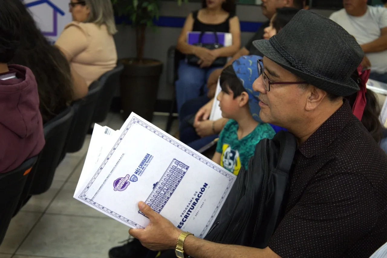 Cincuenta familias son dueñas legales de su casa en Chihuahua y Aquiles Serdán