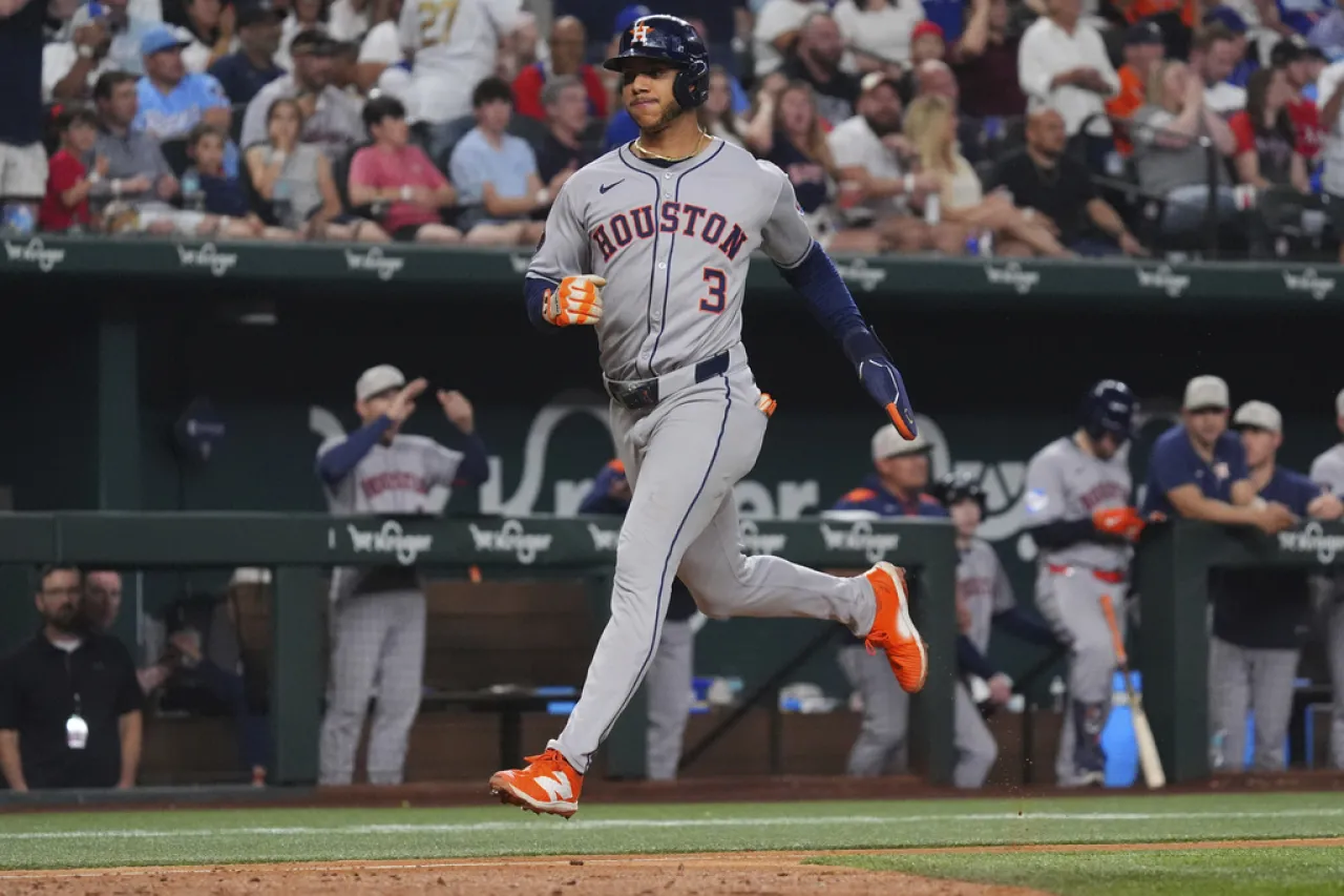 Astros vencen a Rangers
