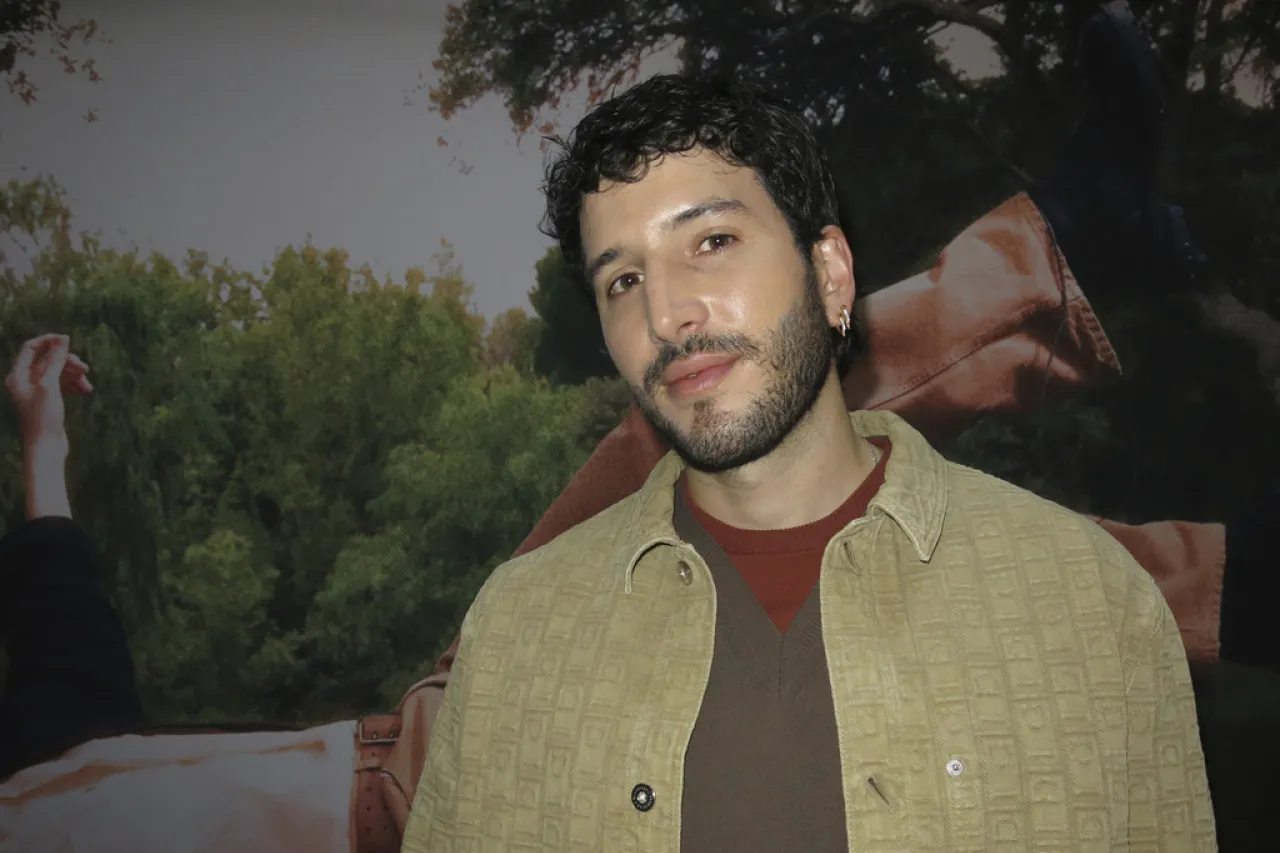 Sebastián Yatra agradece los milagros cotidianos en su nuevo álbum