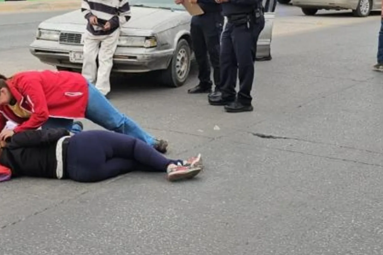 Atropella adulto mayor a mujer y a niña en Chihuahua; lo detienen