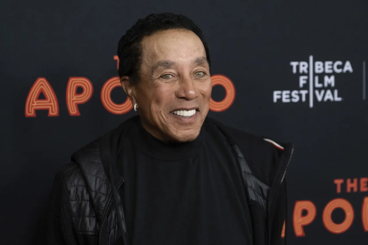 Abren investigación penal contra Smokey Robinson por abuso