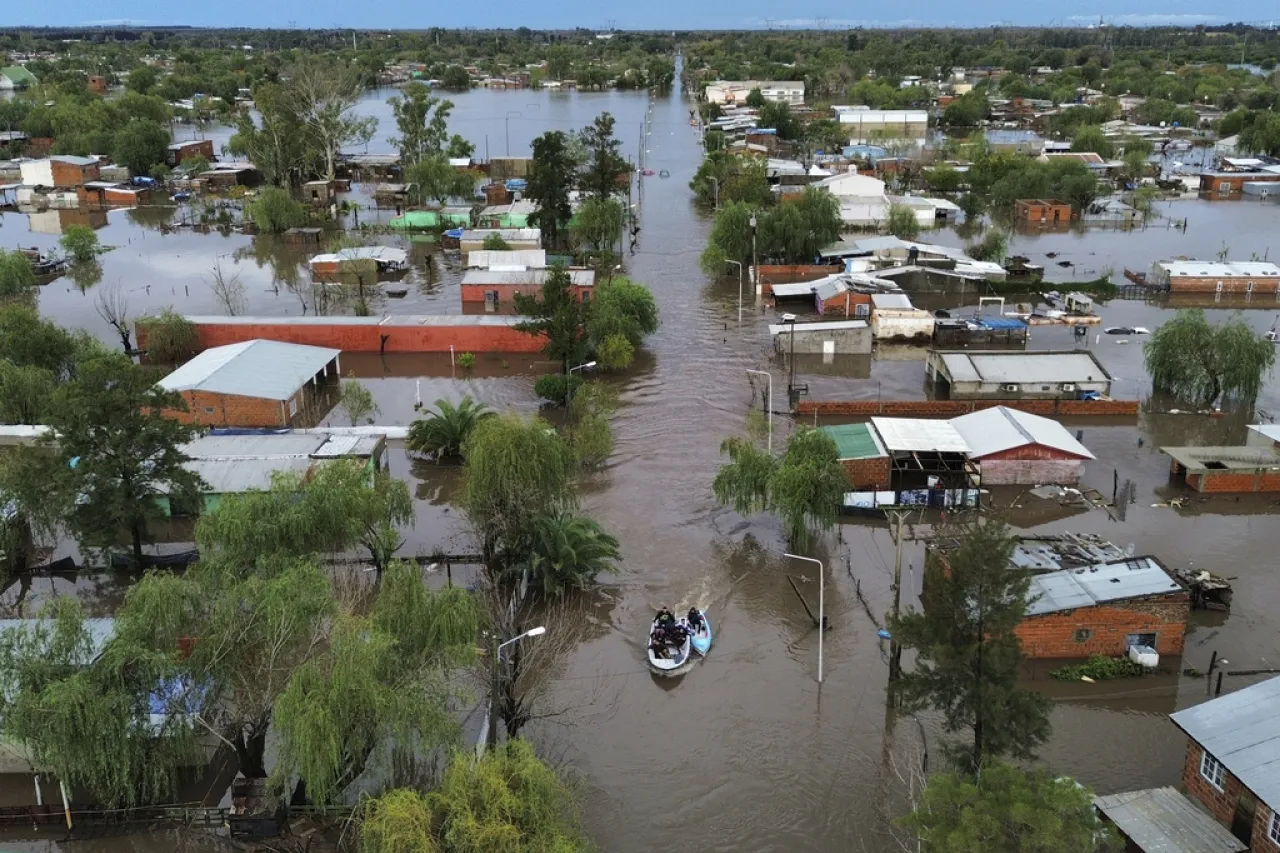 Argentina: inundaciones obligan a evacuar a más de mil personas