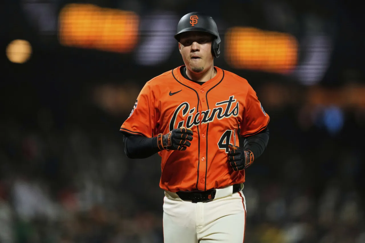 Webb guía a Gigantes a triunfo 9-1 sobre A's
