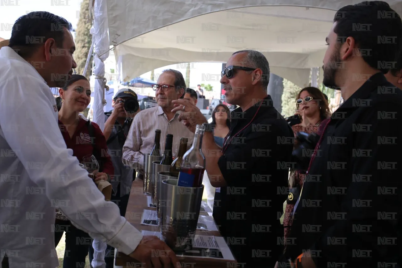 Acude alcalde Pérez Cuéllar a evento de proveedores de vino