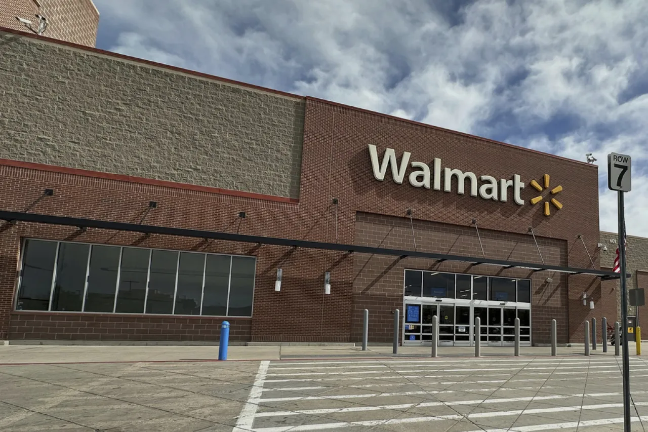 Trump advierte a Walmart: No suban precios por aranceles