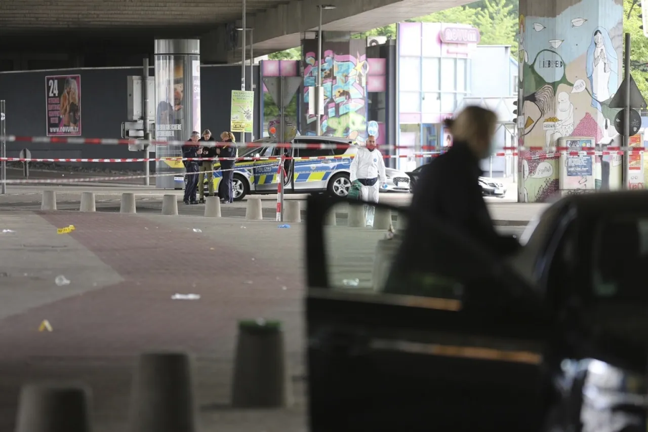 Busca Policía Alemana a hombre que atacó a personas en bar
