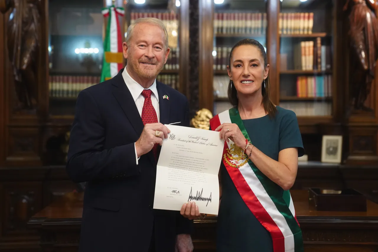 Inicia Ron Johnson su etapa como embajador de EU en México