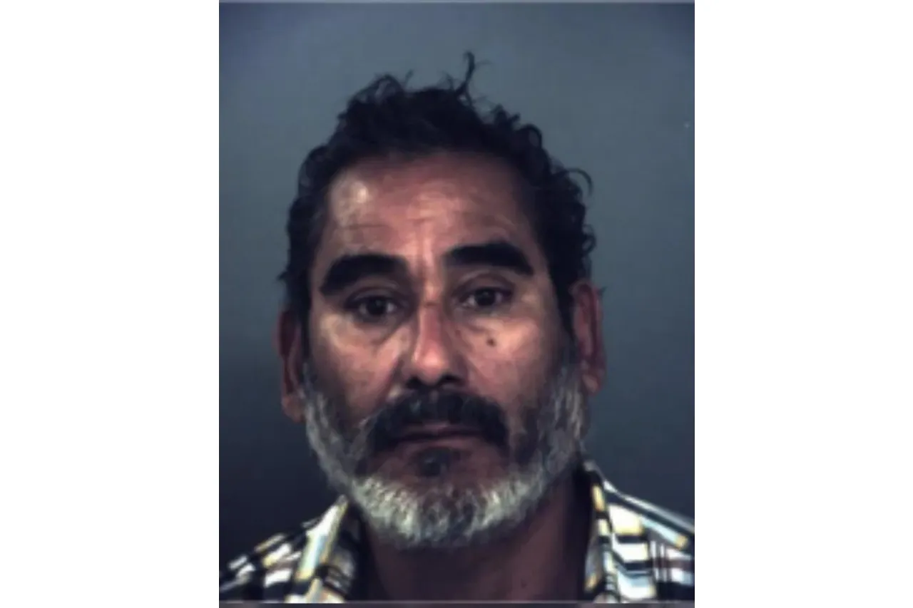El Paso: Lo arrestan por actividad fraudulenta de registro de vehículos