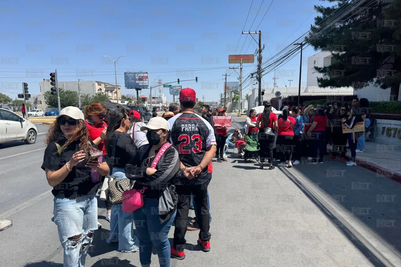 Maestros protestan en juzgados federales por abrogación de ley del Issste